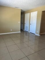 7556 La Fontaine Dr in Jacksonville, FL - Building Photo