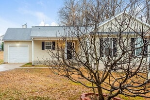 8127 Sheringham Way in Charlotte, NC - Building Photo