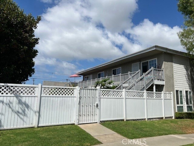 2869 Mendoza Dr, Unit D in Costa Mesa, CA - Building Photo - Building Photo