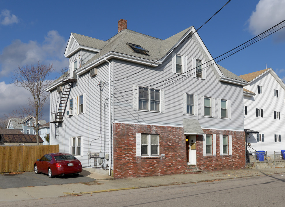 130 Park St in Pawtucket, RI - Foto de edificio