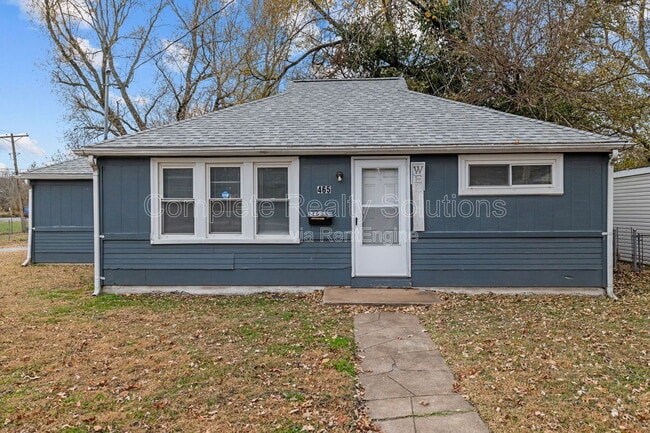 property at 465 S Dade Ave