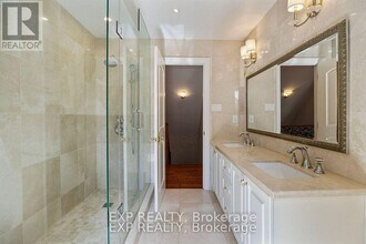 70 Hemingway Crescent in Markham, ON - Building Photo - Building Photo