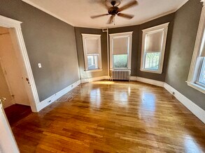 8 Usher Rd, Unit 1 in Medford, MA - Building Photo - Building Photo
