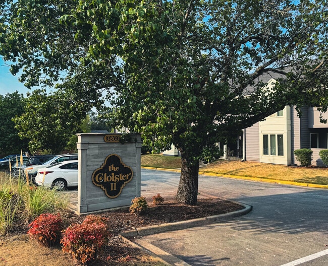 Cloister Apartments in Columbus, GA - Foto de edificio - Building Photo