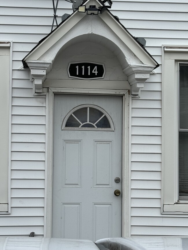 1114 Chestnut Ave, Unit Basement