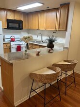 1952 Selby Ave, Unit 103 in Los Angeles, CA - Foto de edificio - Building Photo