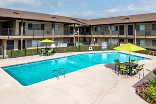 Tustin View in Santa Ana, CA - Building Photo