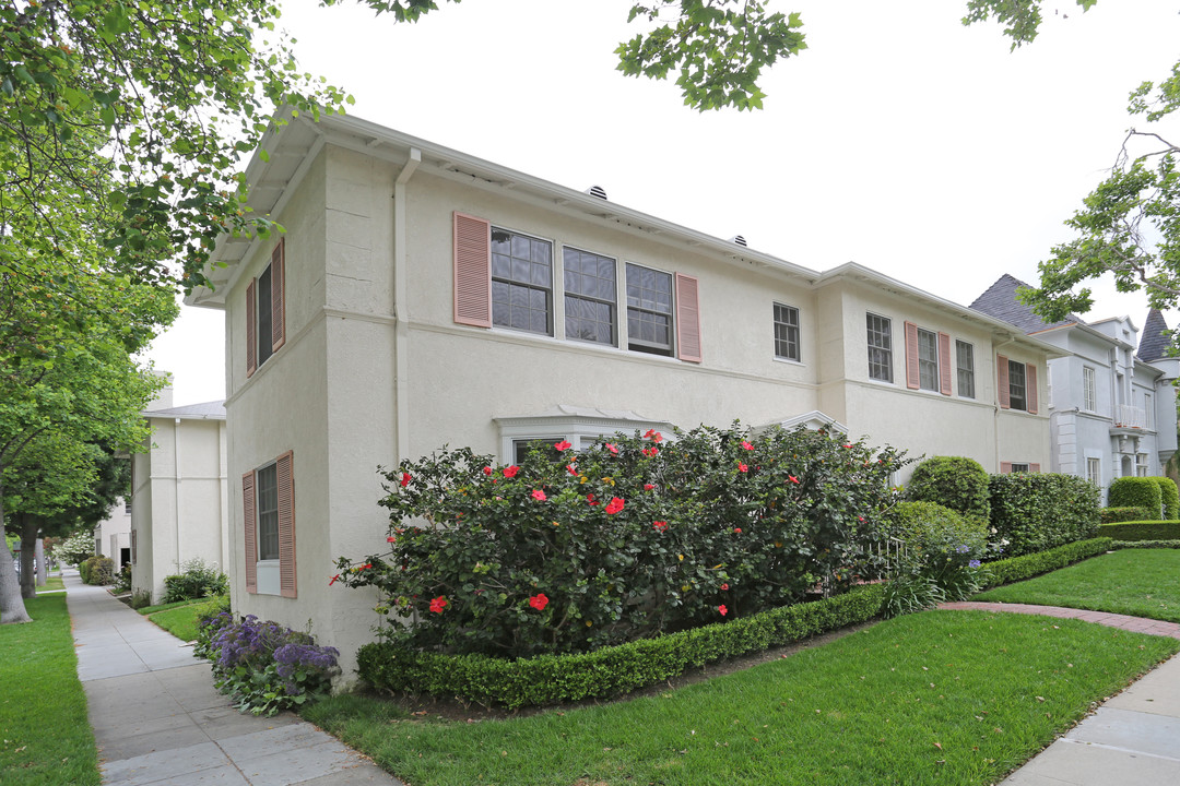 153 S Bedford Dr in Beverly Hills, CA - Building Photo