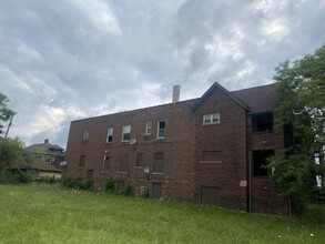 3760 W Chicago in Detroit, MI - Building Photo - Building Photo