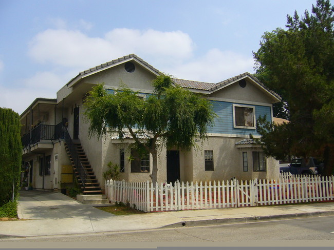 5953 Hayes Ave in Los Angeles, CA - Foto de edificio - Building Photo