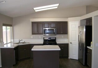 45450 Deerbrook Cir in La Quinta, CA - Building Photo - Building Photo