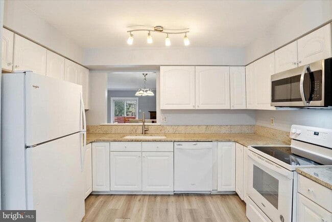 6105 Castletown Way in Alexandria, VA - Building Photo - Building Photo