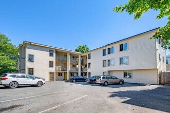 301 Apartments in the heart of Beacon Hill in Seattle, WA - Foto de edificio - Building Photo