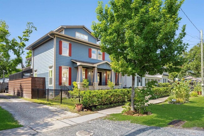 218 W 10th St in Houston, TX - Building Photo - Building Photo