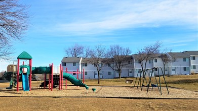 Town Park Townhomes in Sioux Falls, SD - Foto de edificio - Building Photo