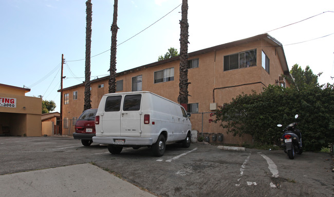 11057 Lower Azusa Rd in El Monte, CA - Foto de edificio - Building Photo