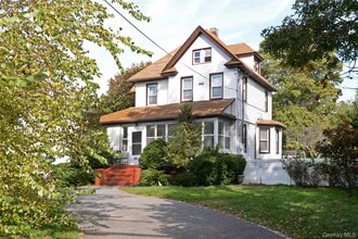 189 Forest Ave in Lynbrook, NY - Building Photo - Building Photo