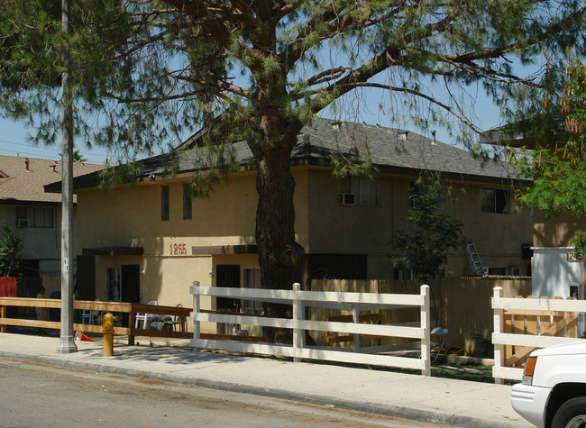 1255 W 9th St in Corona, CA - Foto de edificio - Building Photo