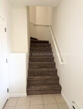 10871 SW Canterbury Ln in Tigard, OR - Building Photo - Building Photo