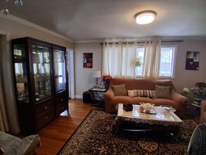 75 Harrison Ave in Hicksville, NY - Foto de edificio - Building Photo