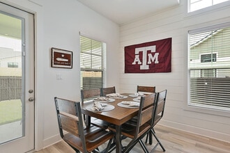 5048 Mooney Fls Dr in Bryan, TX - Building Photo - Building Photo