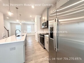 5008 Layman Dr in Charlotte, NC - Building Photo - Building Photo