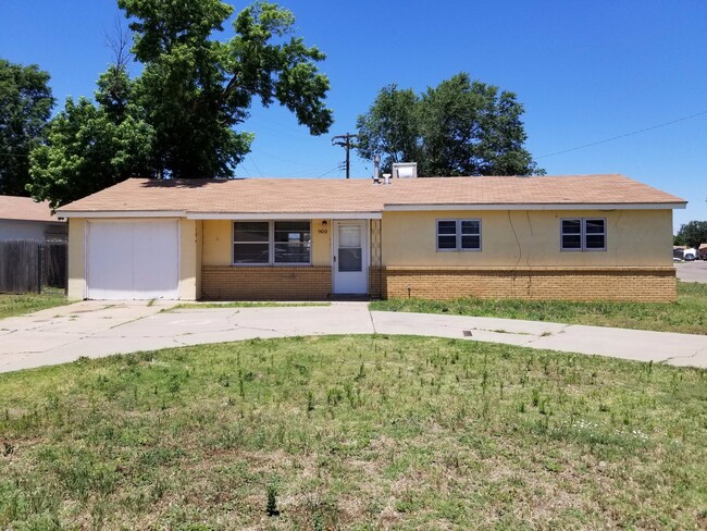 property at 900 W Manana Blvd