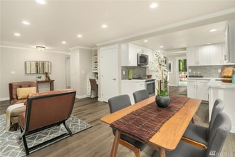 17704 NE 34th St in Redmond, WA - Foto de edificio - Building Photo