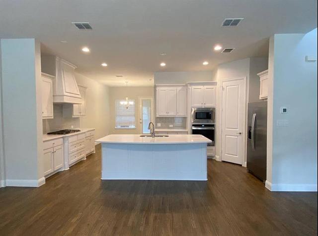 property at 2413 Gramercy Park Dr