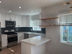 4717 168th St in Lawndale, CA - Foto de edificio - Building Photo