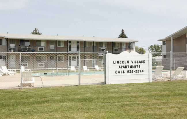 Lincoln Village Apartments in Lincoln Park, MI - Building Photo - Building Photo