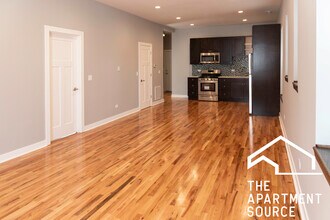 1929 W Montrose Ave in Chicago, IL - Foto de edificio - Building Photo