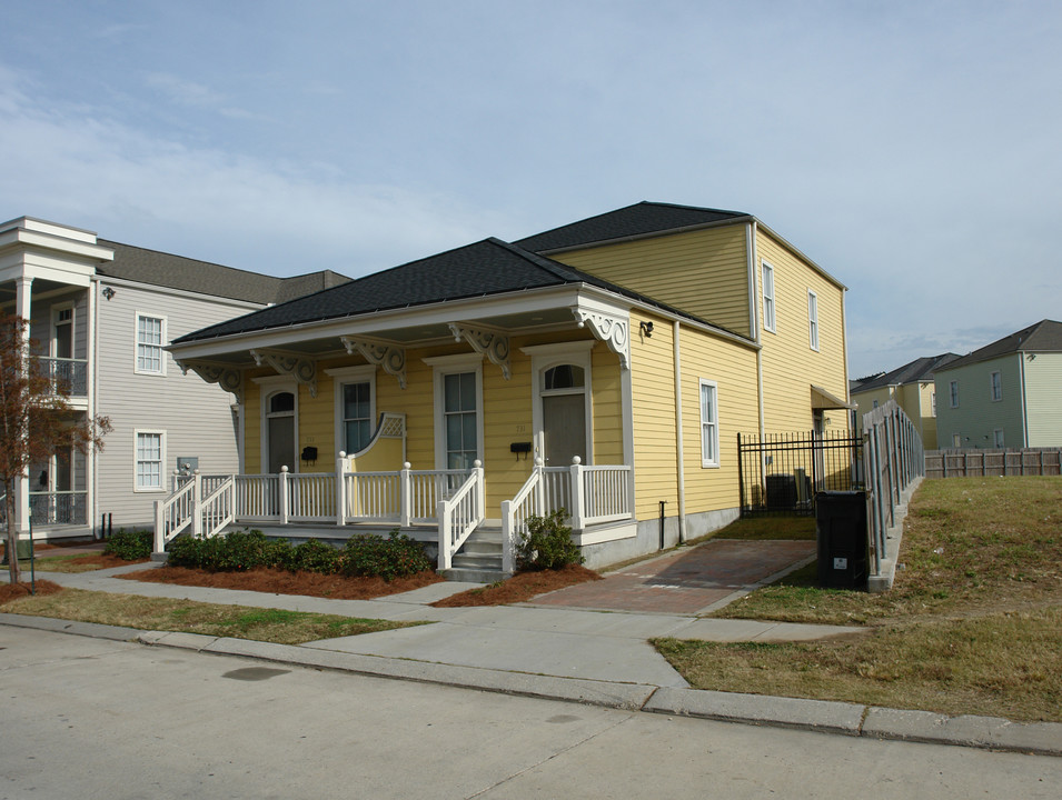 733 St Mary Dr in New Orleans, LA - Foto de edificio