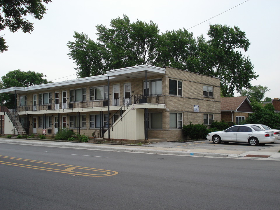 2449 W 119th St in Blue Island, IL - Foto de edificio