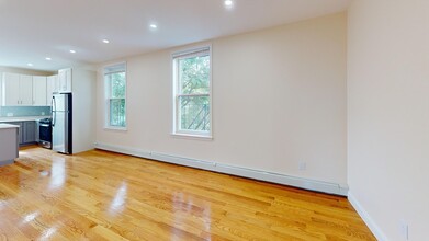 1 Drake Pl in Boston, MA - Building Photo - Building Photo