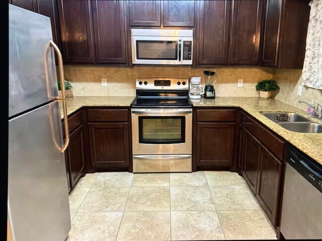 3607 Sheraton Ave, Unit B in Pharr, TX - Foto de edificio - Building Photo