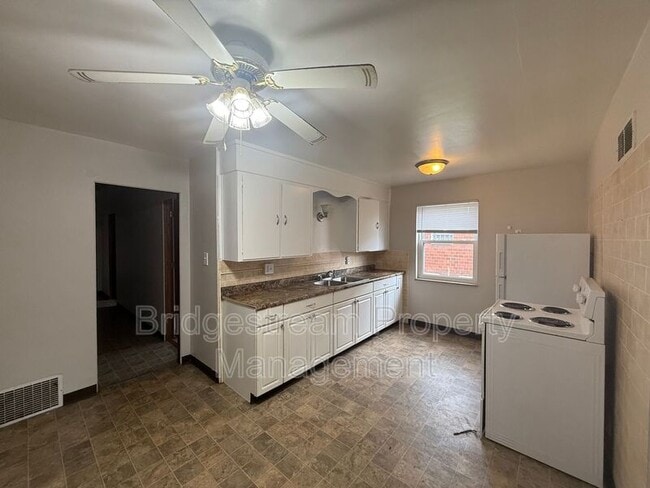 211 N Cherrywood Ave in Dayton, OH - Building Photo - Building Photo