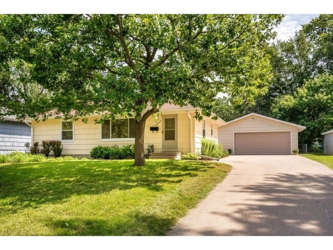 4042 Oregon Ave N in Minneapolis, MN - Building Photo - Building Photo