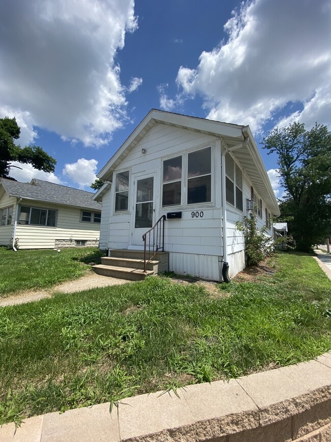 900 Center Point Rd NE in Cedar Rapids, IA - Building Photo - Building Photo