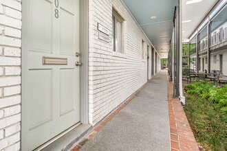 2955 Ridgelake Dr in Metairie, LA - Building Photo - Building Photo