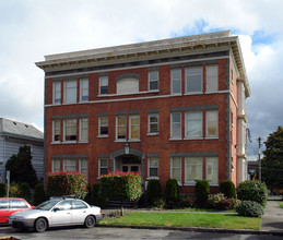 621 S Yakima in Tacoma, WA - Foto de edificio - Building Photo