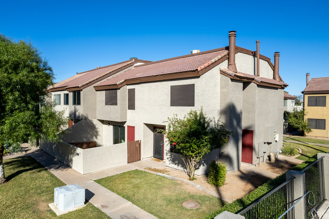 Dobson Glen in Mesa, AZ - Building Photo