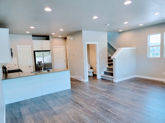1271 N Main St in Bountiful, UT - Building Photo - Building Photo