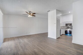 18220 Mediterranean Blvd in Hialeah, FL - Building Photo - Building Photo