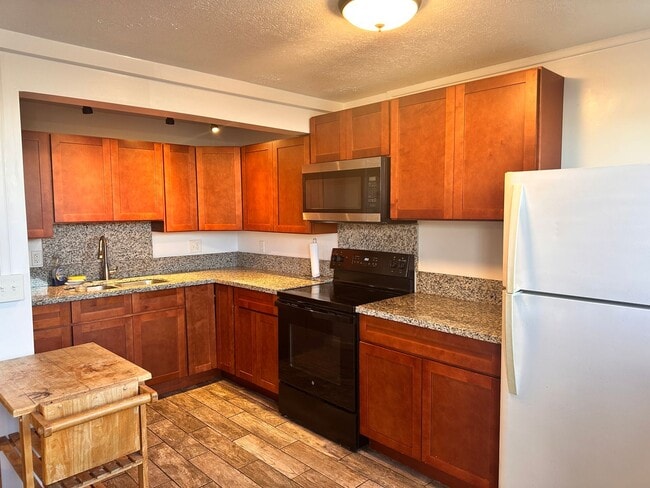 233 Ululani St in Hilo, HI - Building Photo - Building Photo