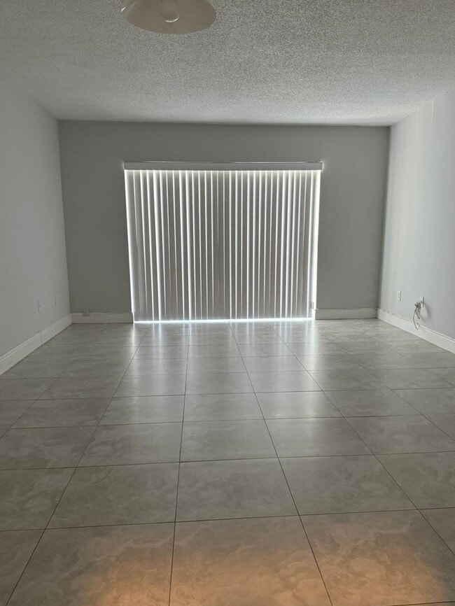 7850 Camino Real, Unit O420 in Miami, FL - Building Photo - Building Photo