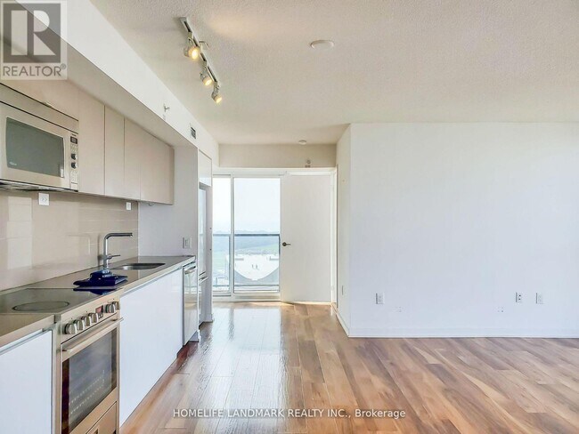 85-4285 Queens Wharf Rd in Toronto, ON - Building Photo - Building Photo