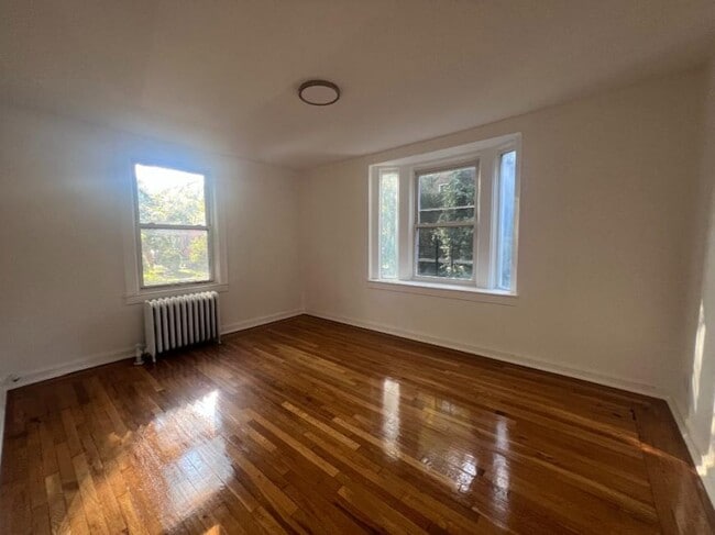 39-30 45th St in Queens, NY - Building Photo - Building Photo