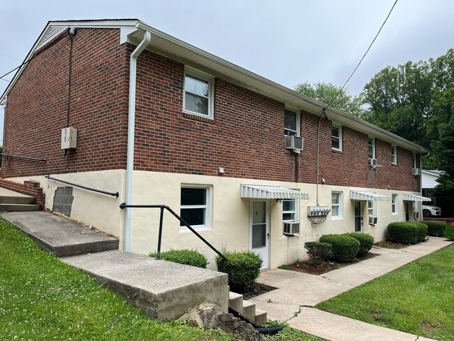 440 Rosewood Ave in Martinsville, VA - Building Photo - Building Photo