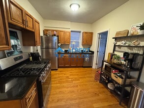 58 Medford St, Unit 1 in Somerville, MA - Foto de edificio - Building Photo